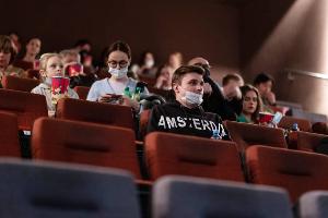 На авторов опускается занавес На авторов опускается занавес